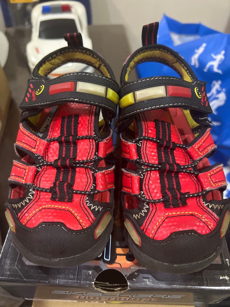 Skechers hot online lights damager