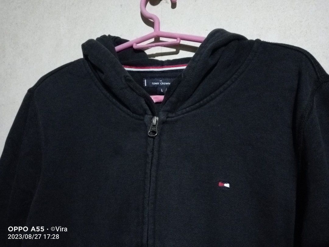 Tommy Crown on Carousell