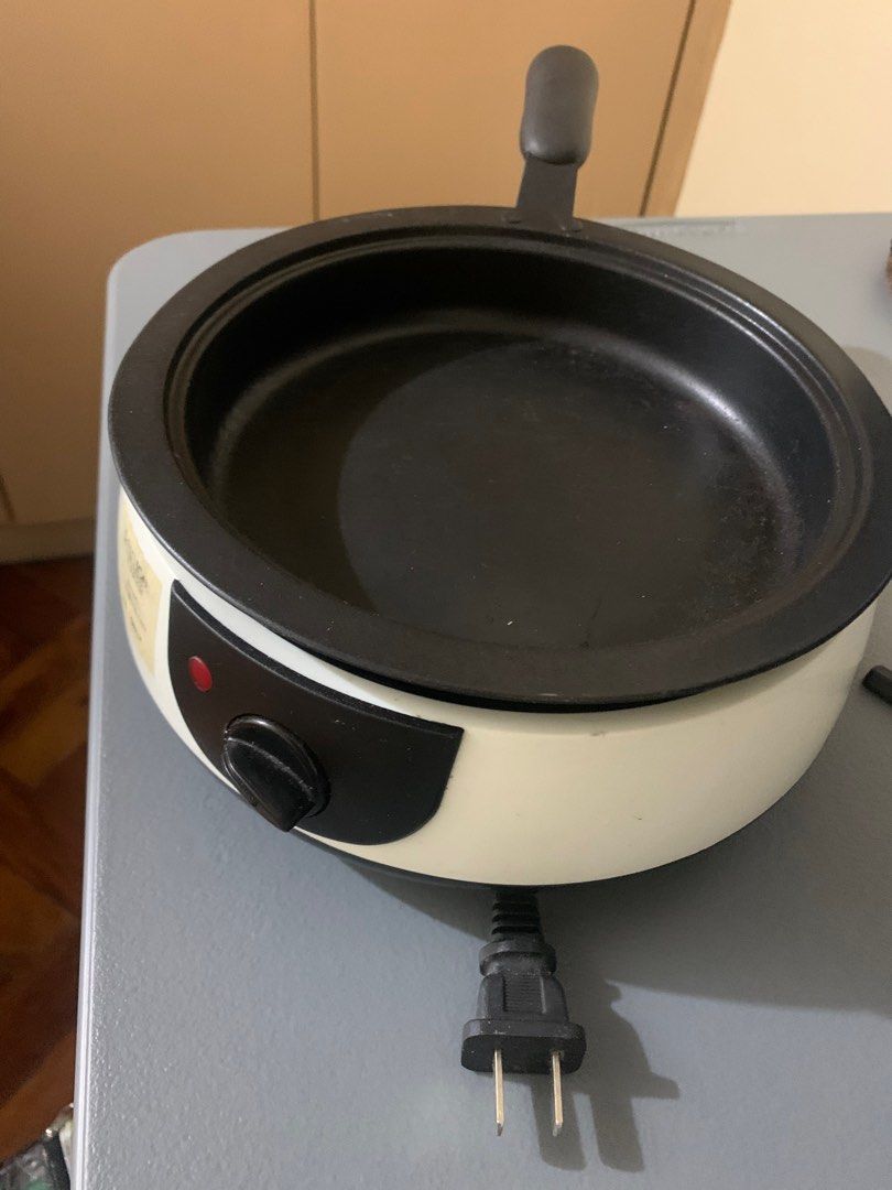 Tough Mama Stackable Cooker (Category: Cookware & Accessories) located in Manila. Submitted by dsn_md (Listing ID 1251527079, Image 1). Description: Tough mama stackable cooker Perfect for dormers Comes with all the pans and pots Matipid sa kuryente Never lumagpas ng 500 bill ko (i use it almost everyday) Issues: Scratches due to usage Linis lang pwede na No issues sa sa mismong stove Working perfectly Hindi po pwede sa maarte yung item. Check ny