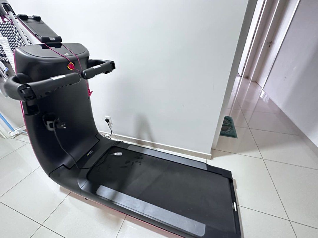 TREADMILL TIPTOP CONDITION, Sports Equipment, Exercise & Fitness