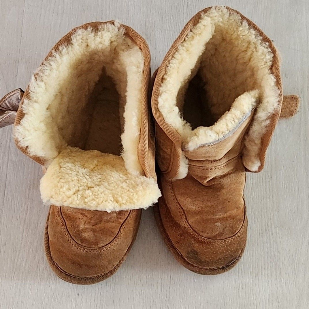 Childrens leather discount ugg boots