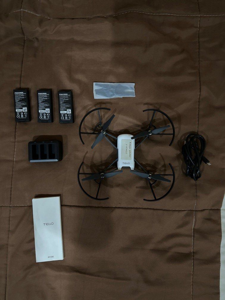 USED Dji tello with 2 bat 1 prop set 1 charge station