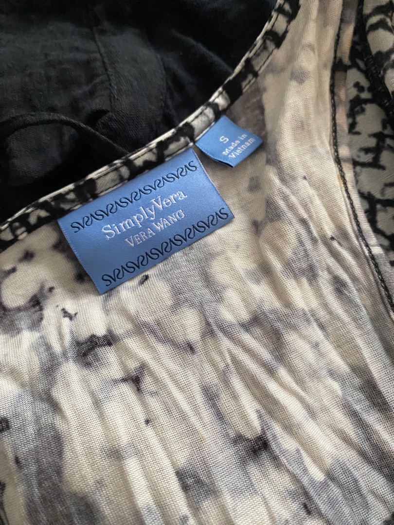 Vera wang blouses deals