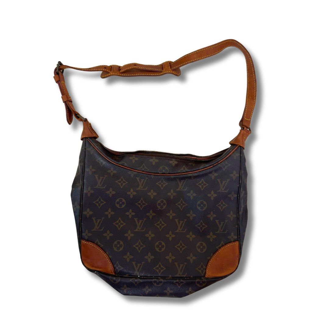 Louis Vuitton Shoulder Bag, Women's Fashion, Bags & Wallets, Shoulder Bags  on Carousell