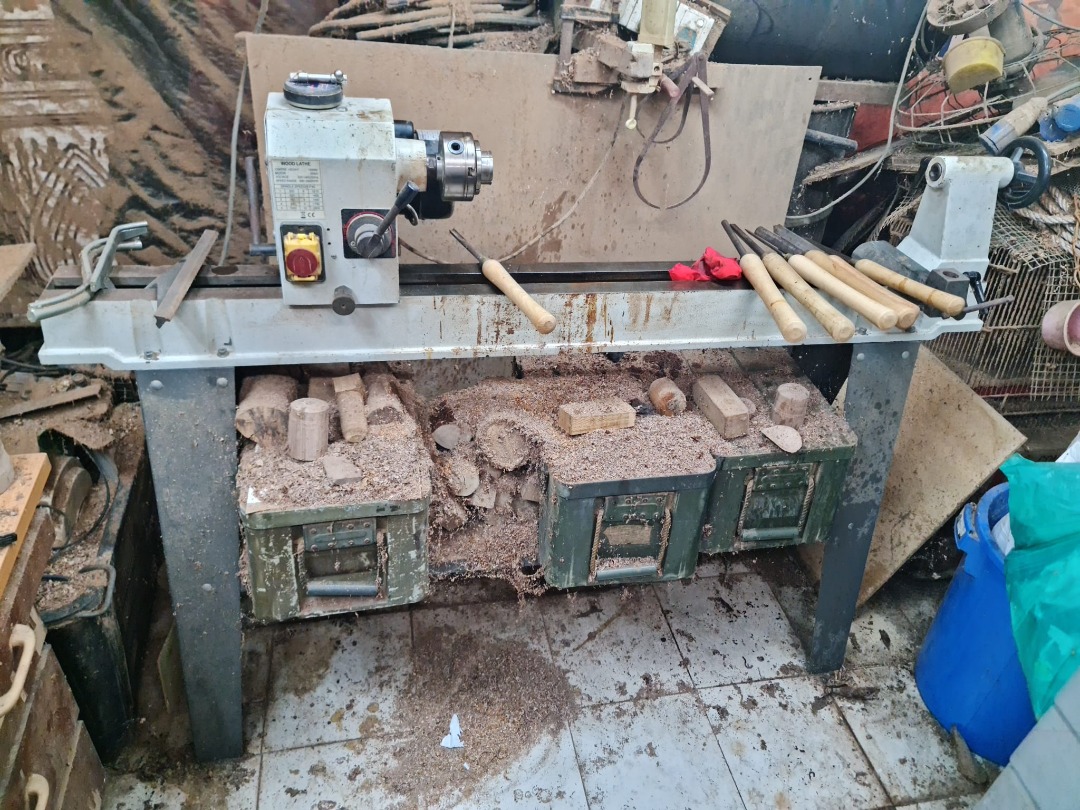 Wood lathe machine
