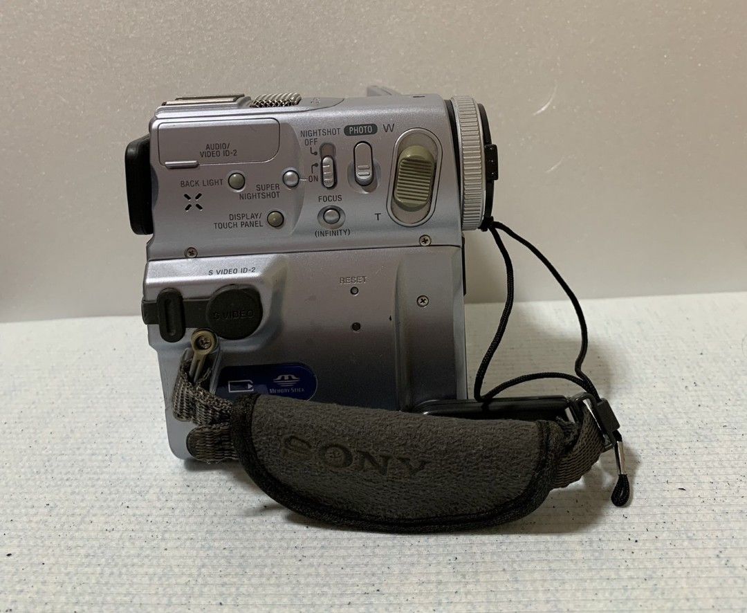 索尼 Sony 數位液晶攝錄放影機 迷你攝錄放影機 手持攝錄放影機  僅附一顆電池 無其他配件(二手台北現貨 ） 照片瀏覽 4