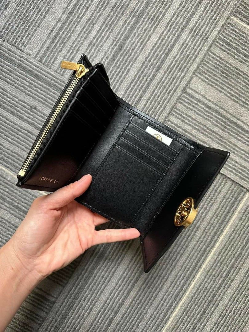 🇺🇲 Authentic Tory Burch Wallet (Category: Luxury Bags & Wallets) located in Santa Cruz. Submitted by janelovebagswatchesshoesph (Listing ID 1251772540, Image 2). Description: .