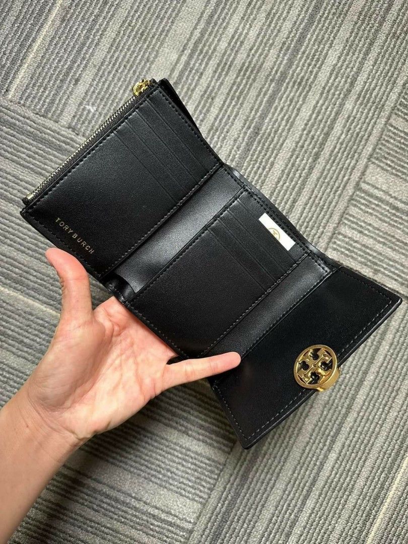 🇺🇲 Authentic Tory Burch Wallet (Category: Luxury Bags & Wallets) located in Santa Cruz. Submitted by janelovebagswatchesshoesph (Listing ID 1251772540, Image 3). Description: .