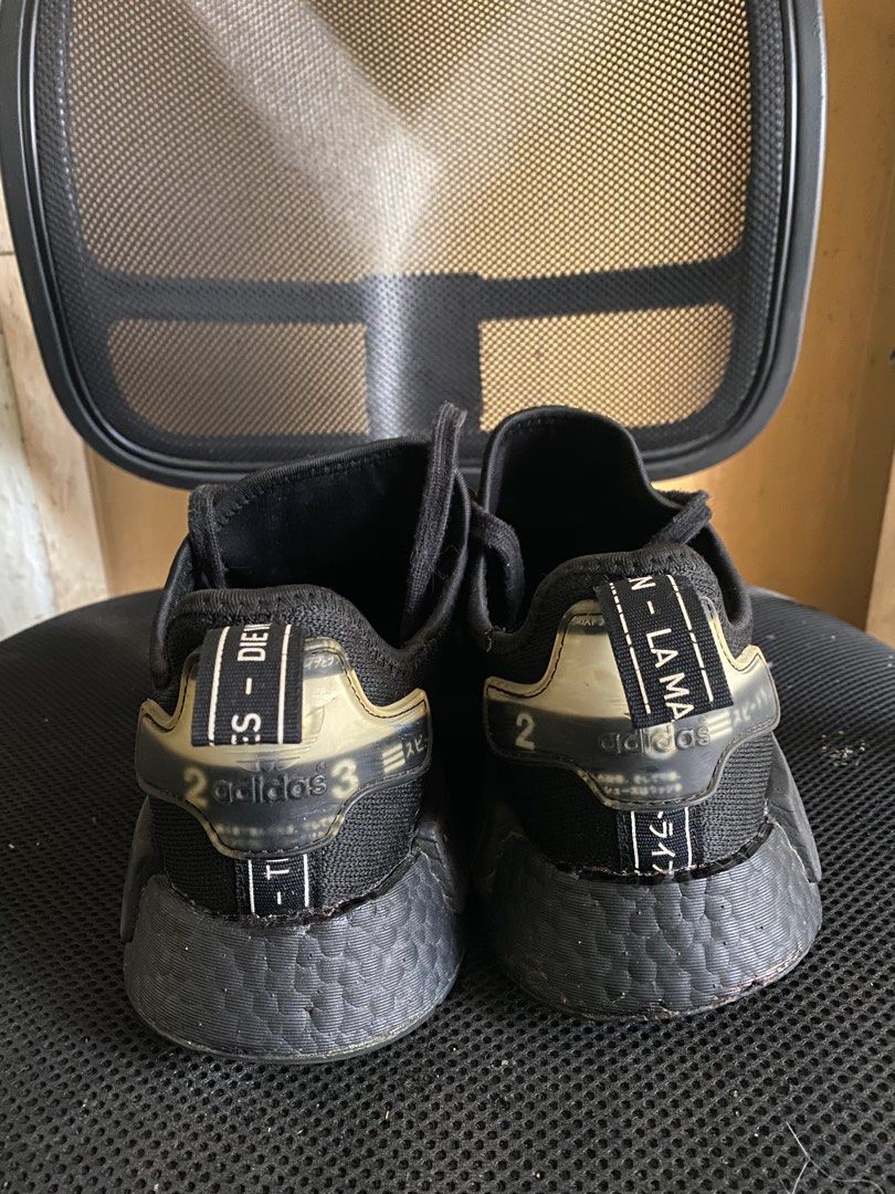 Adidas NMD R1 molded stripes original second bekas Fesyen Pria Sepatu Sneakers di Carousell