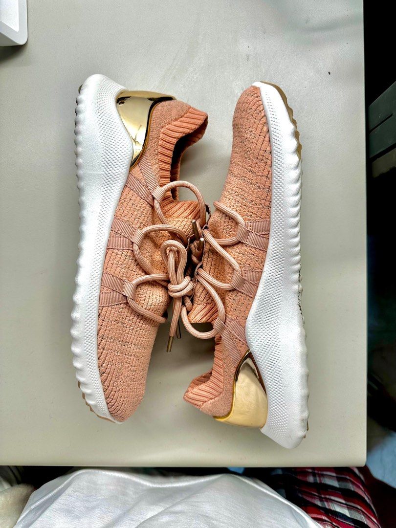 Aetrex Dani Women’s (Category: Sneakers) located in Makati City. Submitted by wimpycha (Listing ID 1251683853, Image 1). Description: Aetrex Dani Women’s Arch Support Sneakers Blush US 8/EU 39/UK 5.5 - Womens 100% Original No Box 9/10 RFS: Decluttering Issues: some stains Negotiable. May be brought with other shoes from the listing for a SPECIAL PACKAGE PRICE. BPI/Gcash.