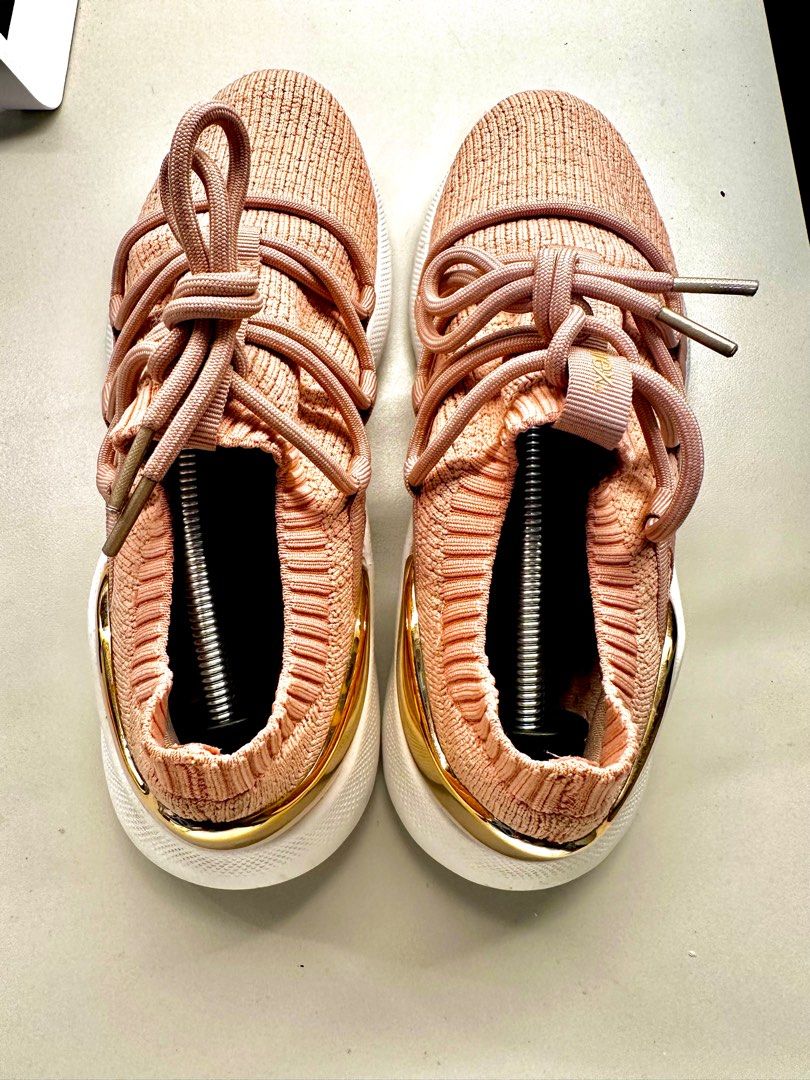 Aetrex Dani Women’s (Category: Sneakers) located in Makati City. Submitted by wimpycha (Listing ID 1251683853, Image 3). Description: Aetrex Dani Women’s Arch Support Sneakers Blush US 8/EU 39/UK 5.5 - Womens 100% Original No Box 9/10 RFS: Decluttering Issues: some stains Negotiable. May be brought with other shoes from the listing for a SPECIAL PACKAGE PRICE. BPI/Gcash.