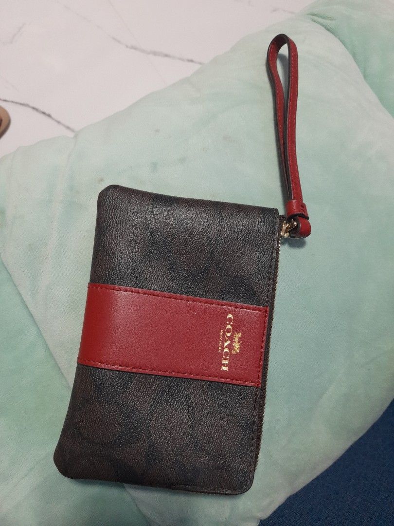 Authentic COACH Corner Zip Wristlet (Category: Purses & Pouches) located in Manila. Submitted by alamarween (Listing ID 1251769234, Image 1). Description: ORIGINAL! Never been used. Bought by my sister-in-law from the U.S. payment first tru GCASH or Maya and shipping fee will be shouldered by the buyer..