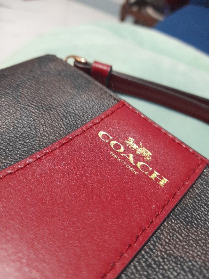 Authentic COACH Corner Zip Wristlet (Category: Purses & Pouches) located in Manila. Submitted by alamarween (Listing ID 1251769234, Image 2). Description: ORIGINAL! Never been used. Bought by my sister-in-law from the U.S. payment first tru GCASH or Maya and shipping fee will be shouldered by the buyer..