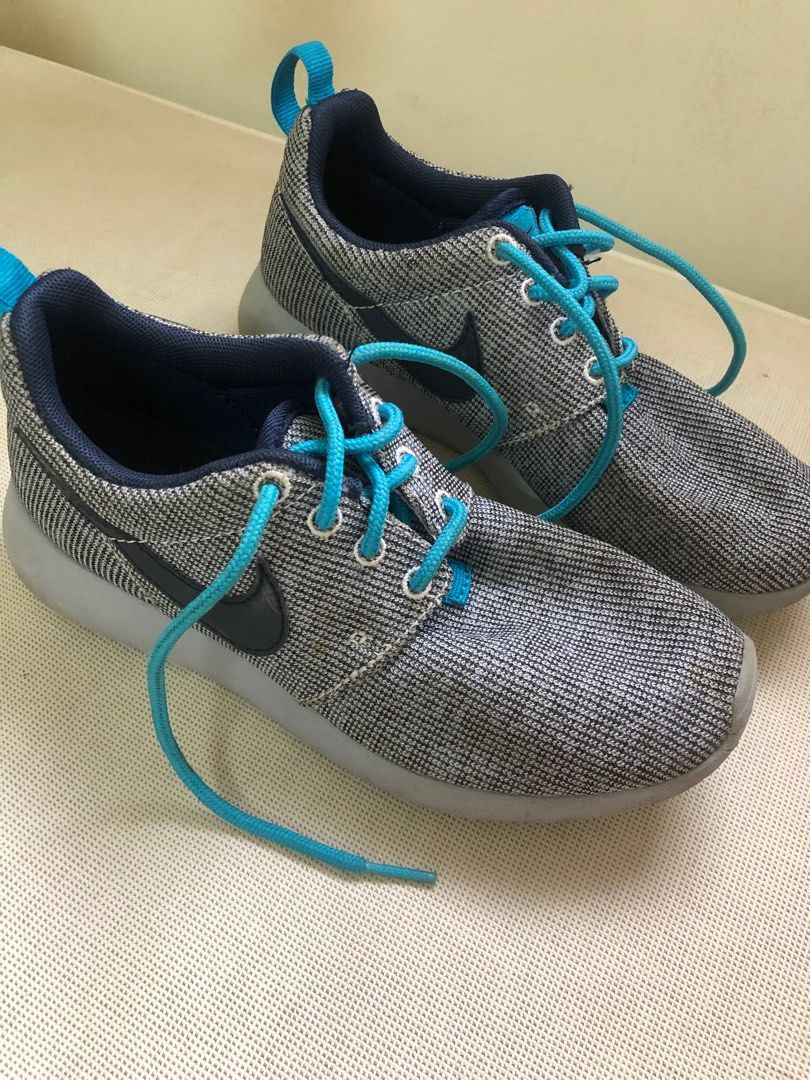 Nike kids hotsell roshe run