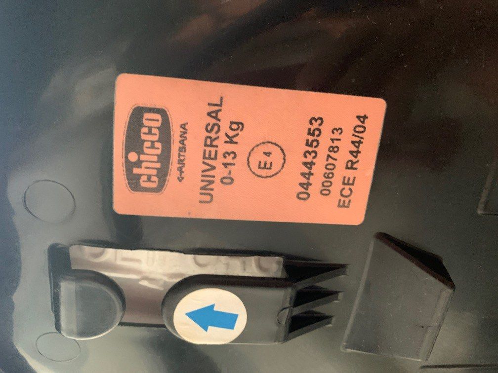 Chicco e4 universal car seat hotsell