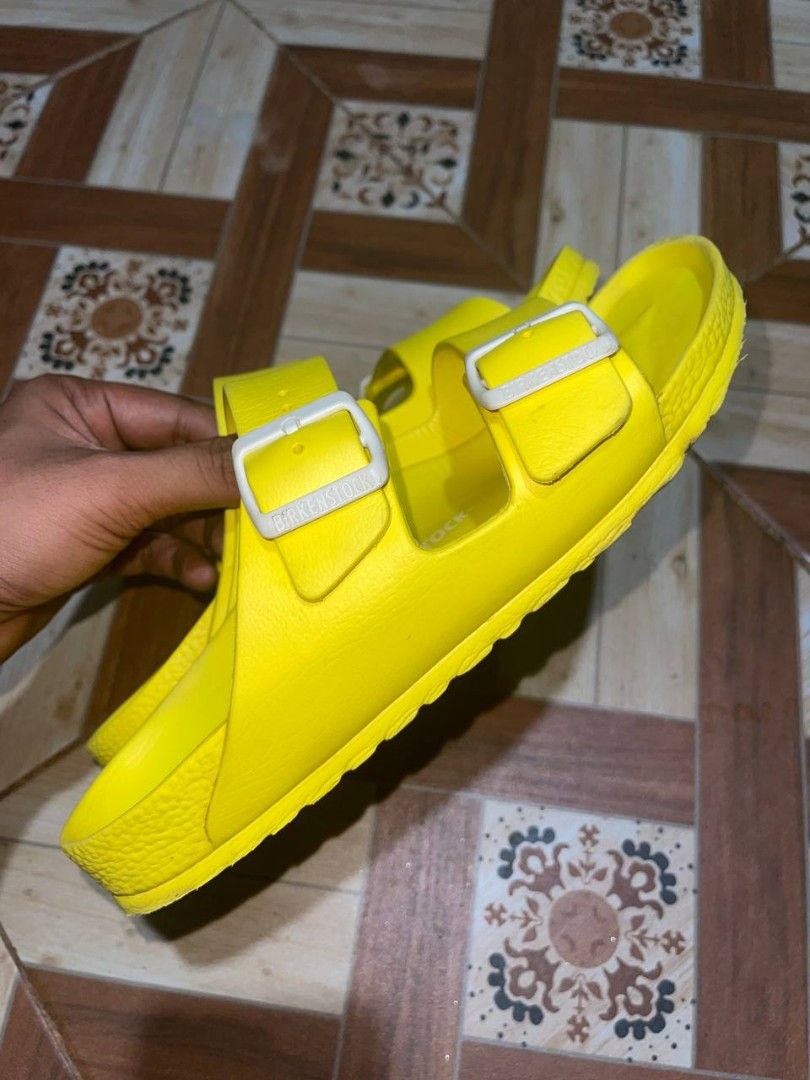 Neon 2025 yellow birkenstocks