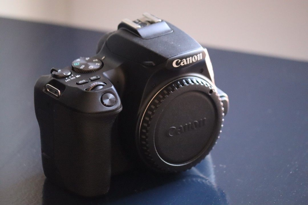 Canon 200D mark II on Carousell