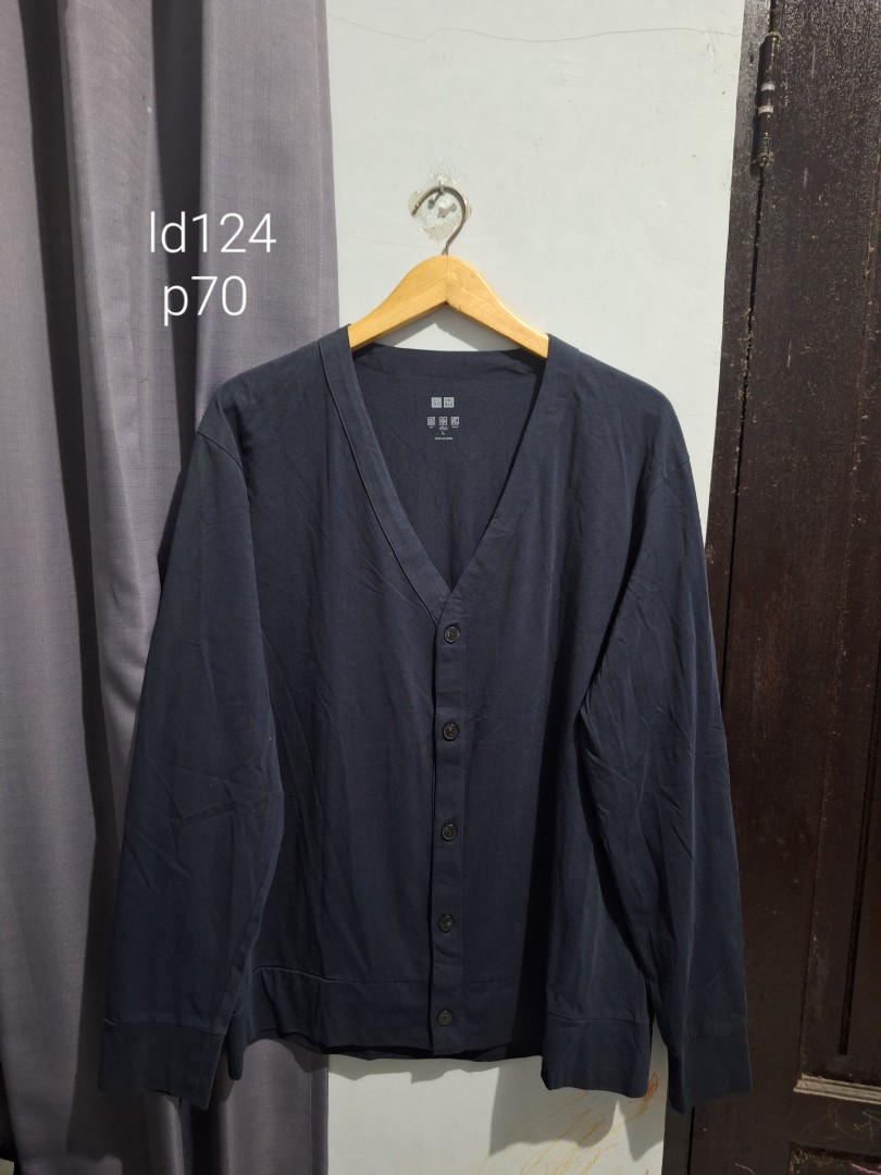 Cardigan Uniqlo AIRism on Carousell