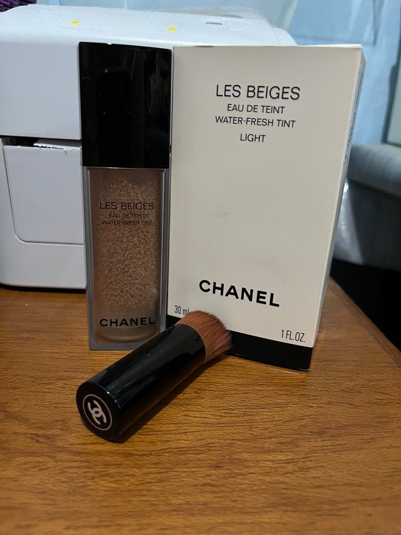 Chanel Beauty Les Beiges Water Fresh Tint Foundation 30mL Full Size with  brush in Light, Beauty & Personal Care, Face, Makeup on Carousell