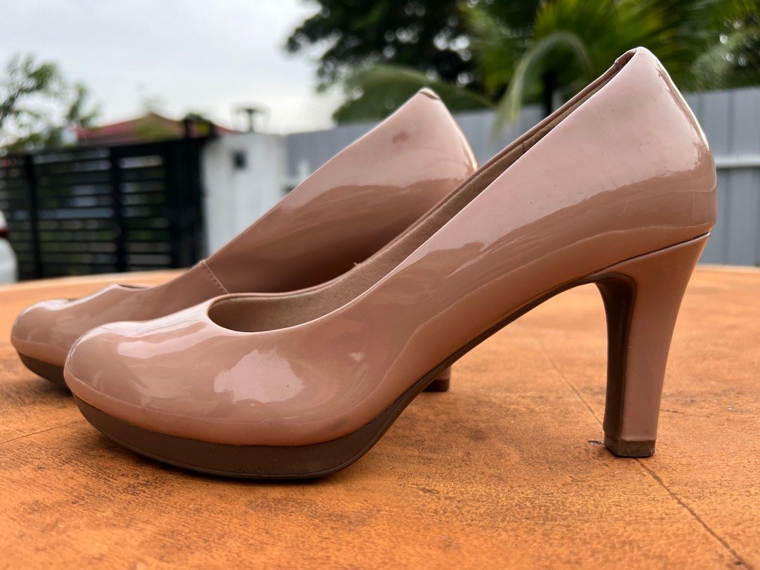Clarks nude heel sale