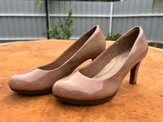 Clarks nude store
