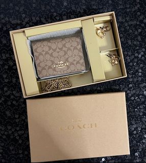 Coach Small Trifold Wallet, Luxury, Bags & Wallets on Carousell