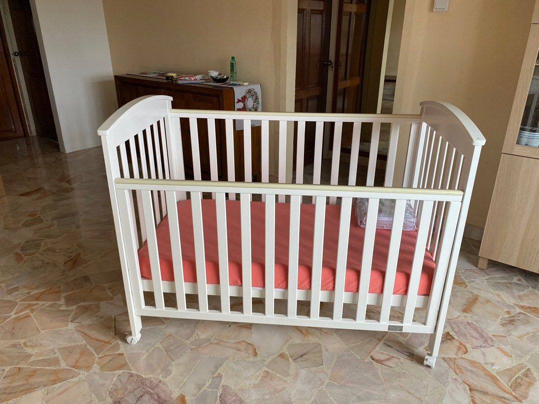 Crib with Mattress