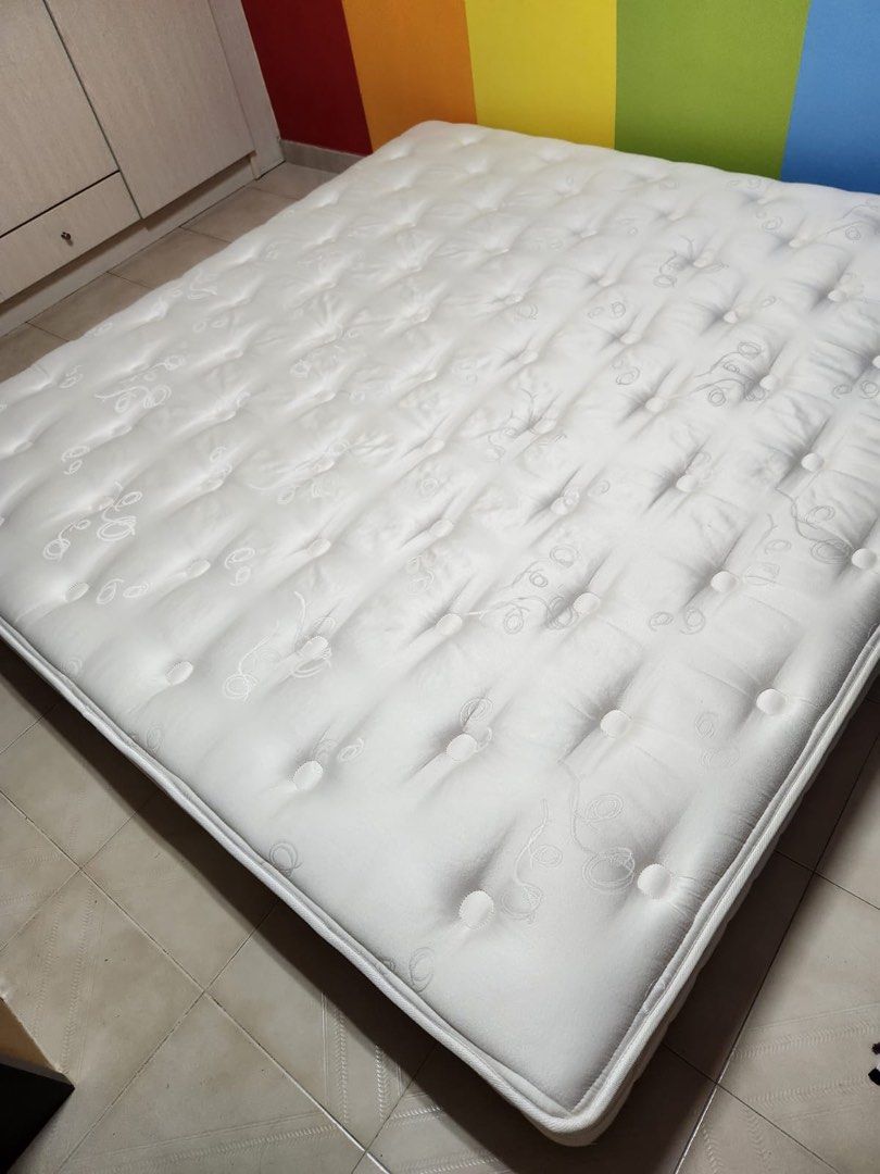 Dunlopillo King size mattress, Furniture & Home Living, Furniture, Bed