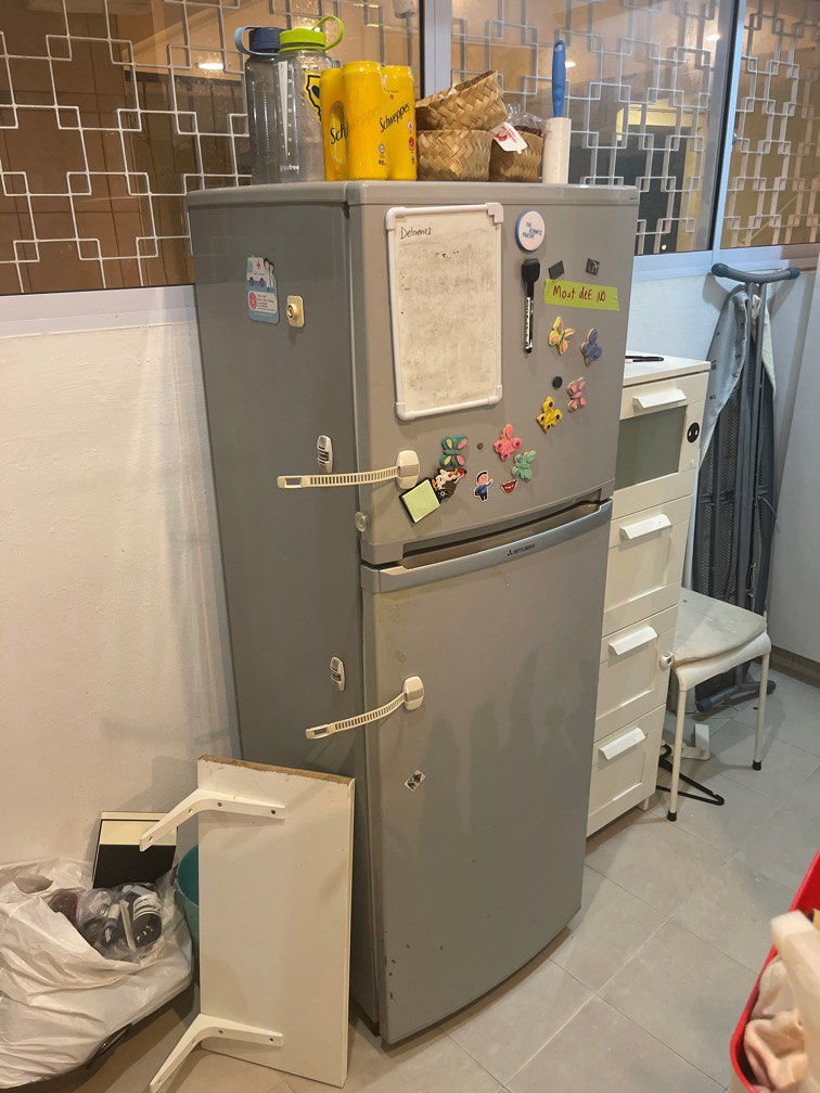 Free fridge. First come first serve., TV & Home Appliances, Kitchen Appliances, Refrigerators