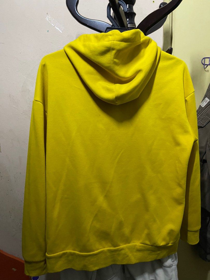 H M Hoodie Yellow Men s Fashion Tops Sets Hoodies on Carousell