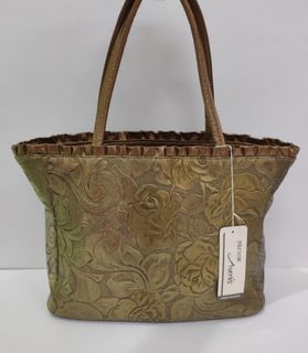 Alma Tonutti Italian Hand Weaved Leather Handbag, Women's Fashion, Bags &  Wallets, Tote Bags on Carousell