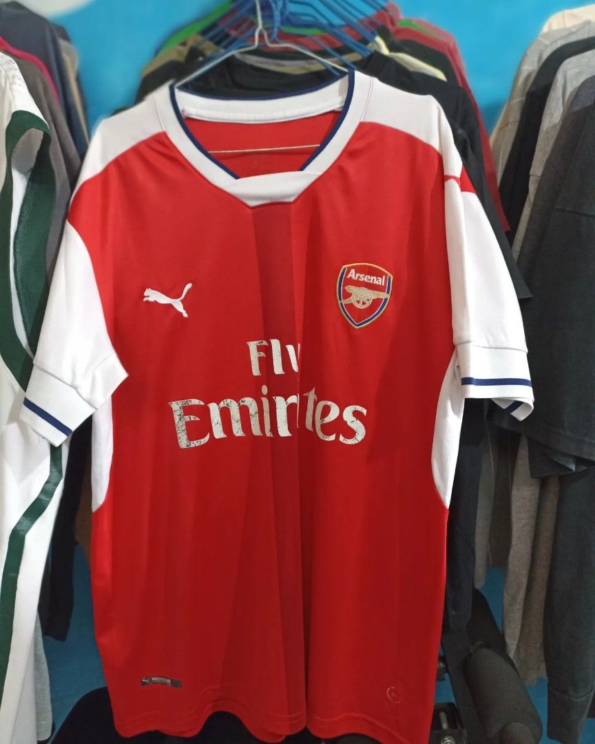 Jersey top bola arsenal
