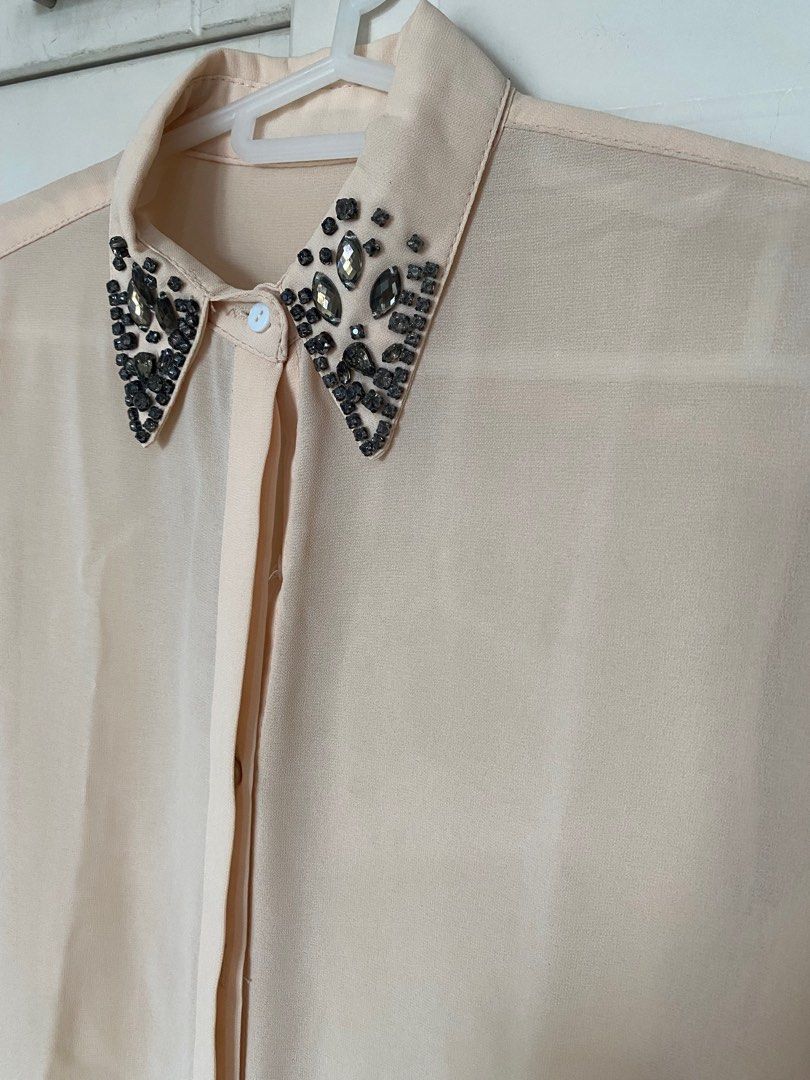 Longsleeves (Category: Longsleeves) located in Quezon City. Submitted by inxshop (Listing ID 1251758822, Image 3). Description: No brand Soft chiffon fabric Pink/Blush Nude color Wear a tube/spag as inner For formal/smart casual attire Will fit S to M frames.