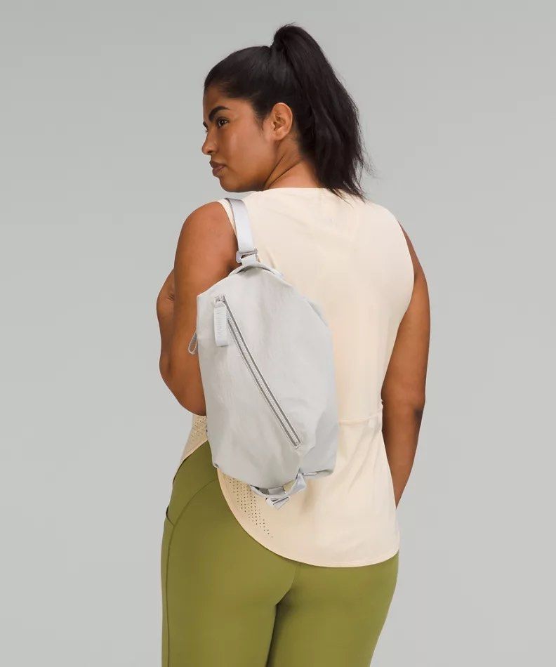 Lululemon fast track bag 2 0 barang mewah tas dompet di carousell