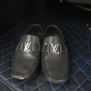 kasut LV original, Men's Fashion, Footwear, Sneakers on Carousell