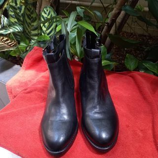 Millie's black boots