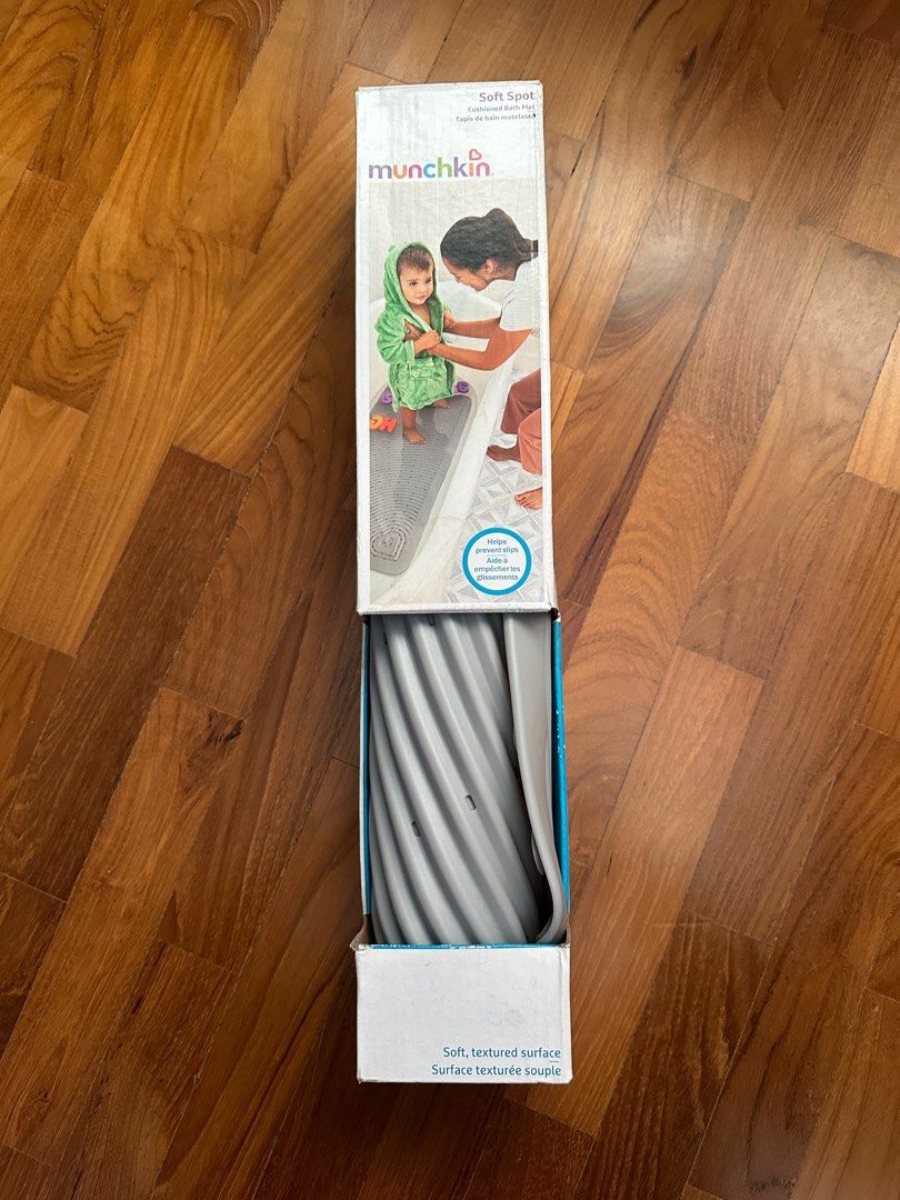 Munchkin bath mat, Babies & Kids, Bathing & Changing, Bathtub & Bath Accessories on Carousell