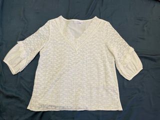 全新M碼正韓V領蕾絲上衣
