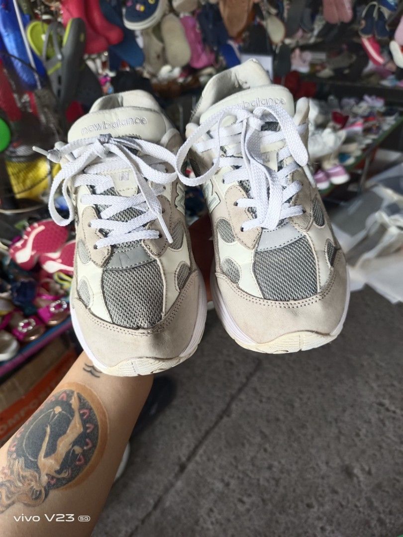 https://www.carousell.ph/p/new-balance-992-1251686992/