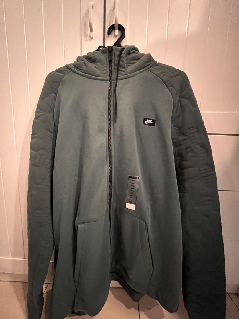 Nike box sales logo tracksuit