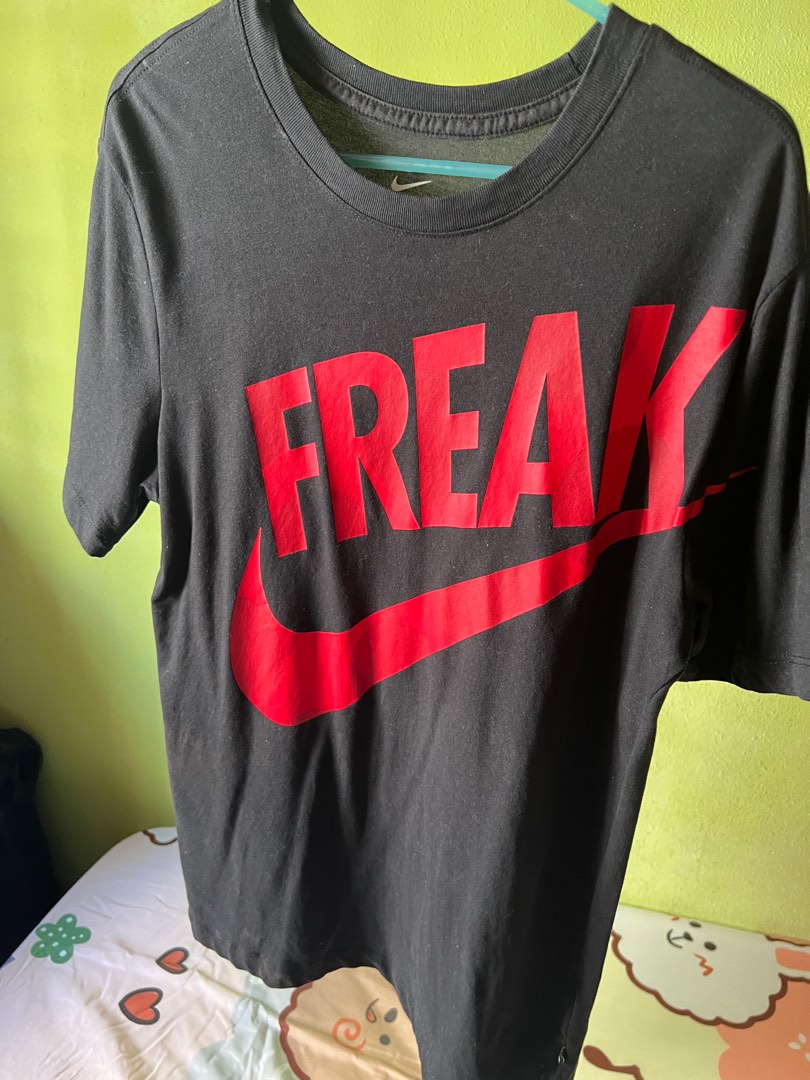Nike freak shirt sales red