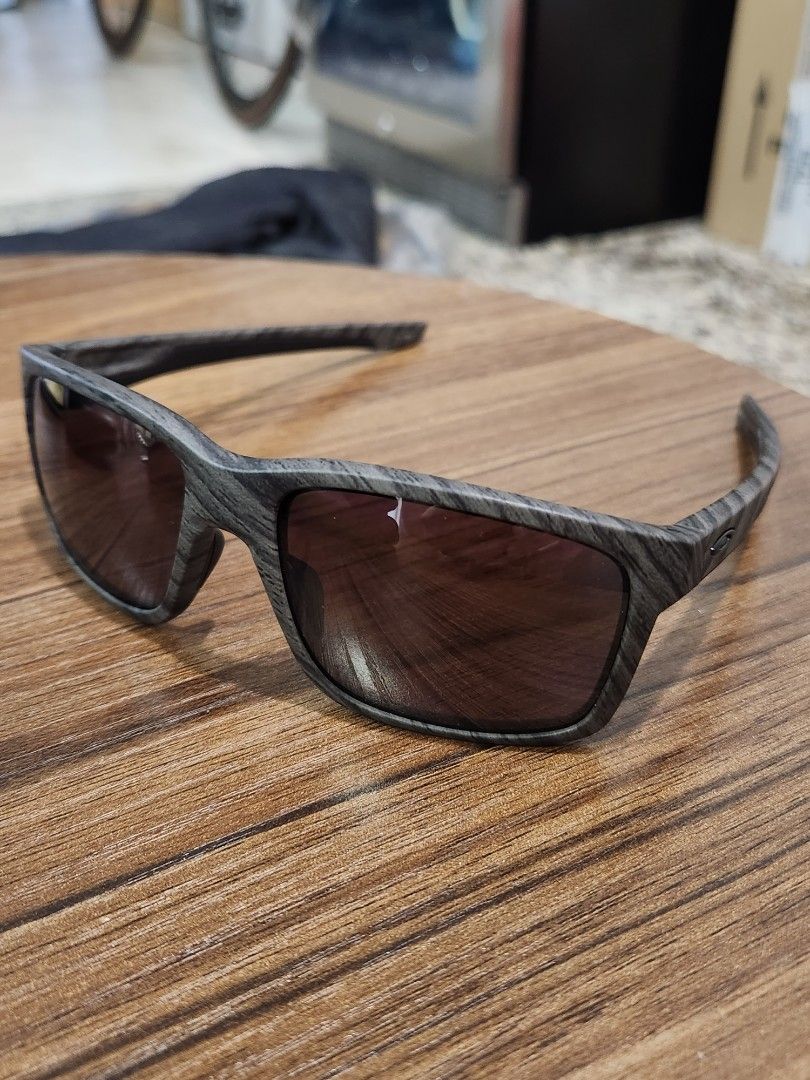 Oakley top mainlink woodgrain