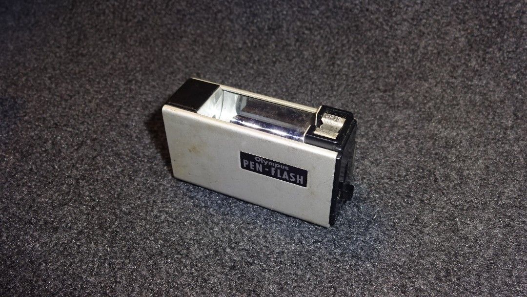 Olympus Pen-Flash manual camera flash (Category: Flashes) located in Paranaque City. Submitted by kutoi.ancheta (Listing ID 1251803125, Image 2). Description: Olympus Pen-Flash manual camera flash ₱2000 Condition: untested! Compatibility is your responsibility! For display or collection purposes etc! As is only! Defects included! No warranties! Not for the meticulous and sensitive! Sure buyers only! pm for inquiries. #olympusfilmcamera #olympusvi