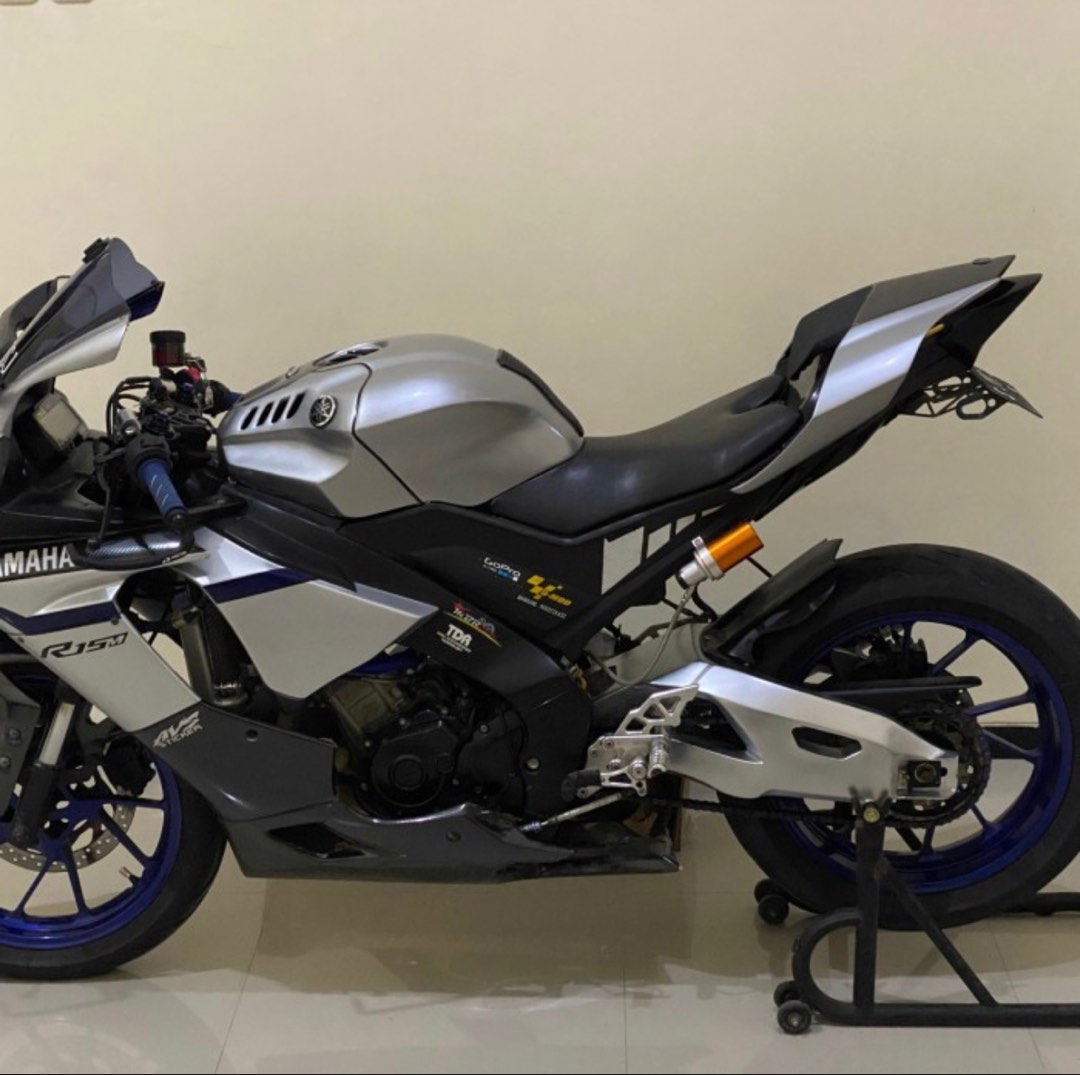 Yamaha r15 outlet v3 swingarm price