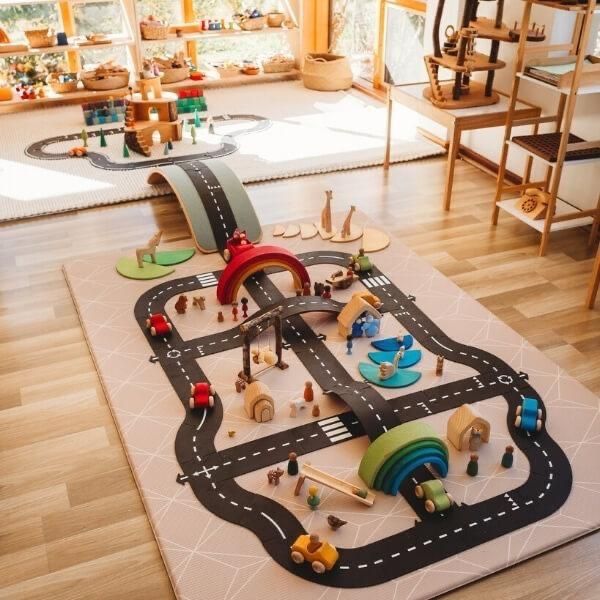 Way to outlet play toys