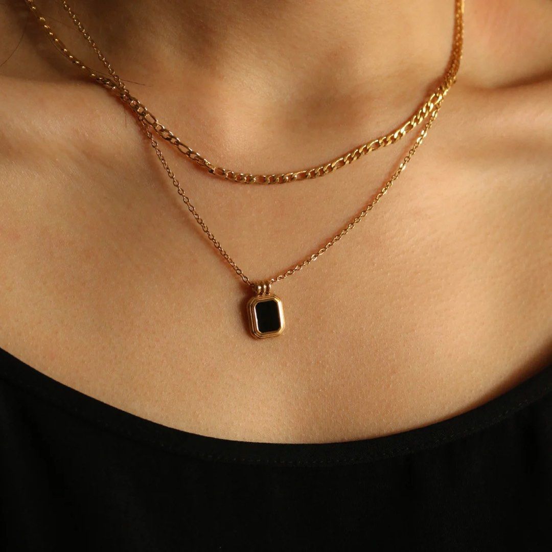 Double layer neck store chain