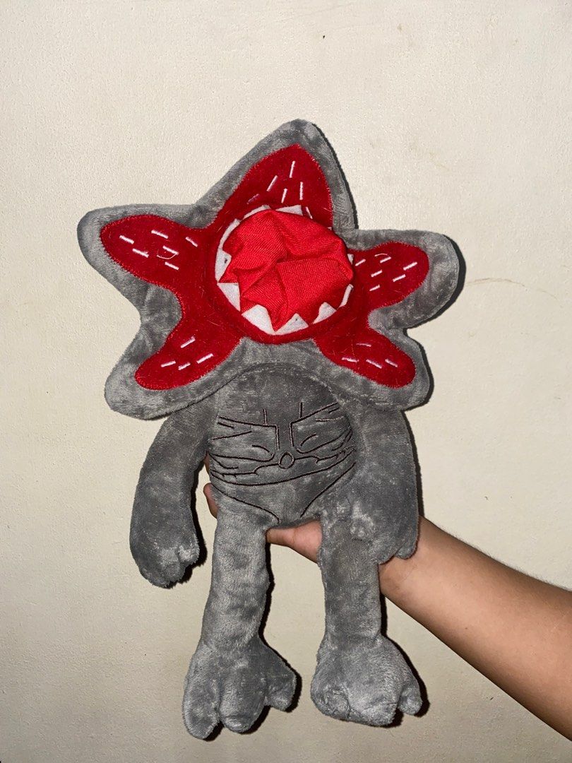 Stranger Things Demogorgons Plush Doll (Category: Plushies & Soft Toys) located in Valenzuela. Submitted by ak4447 (Listing ID 1251797466, Image 1). Description: Stranger Things Demogorgons Plush Doll Cut Etiketa.