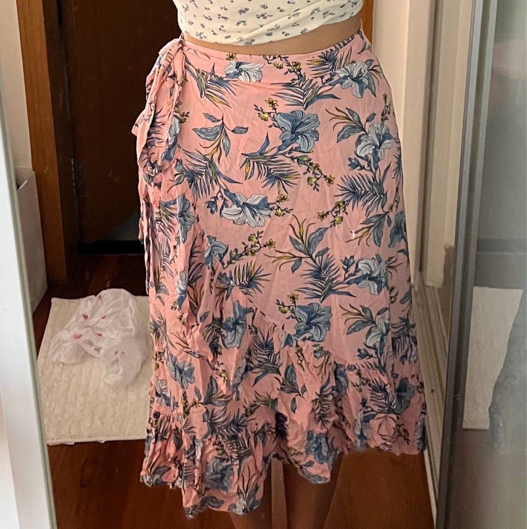 TARGET FLORAL SKIRT Women s Fashion Bottoms Skirts on Carousell