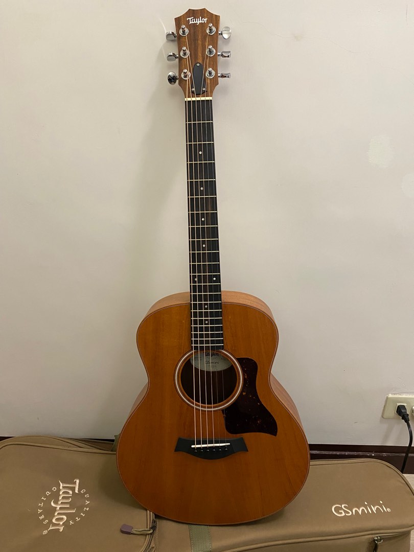 Taylor GS MINI mahogany, 興趣及遊戲, 音樂, 樂器在旋轉拍賣