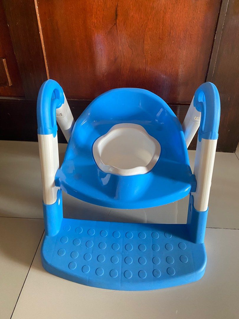 Toilet Seat Training (Category: Toilet Training) located in San Fernando. Submitted by haileyo (Listing ID 1251670147, Image 2). Description: .